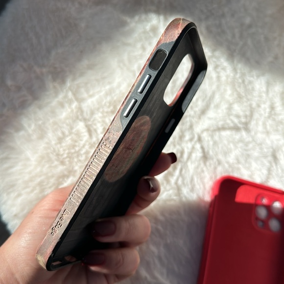 Set of 3 iPhone 12 Pro phone cases CARVED live edge MagSafe red and wood style - Picture 7 of 9